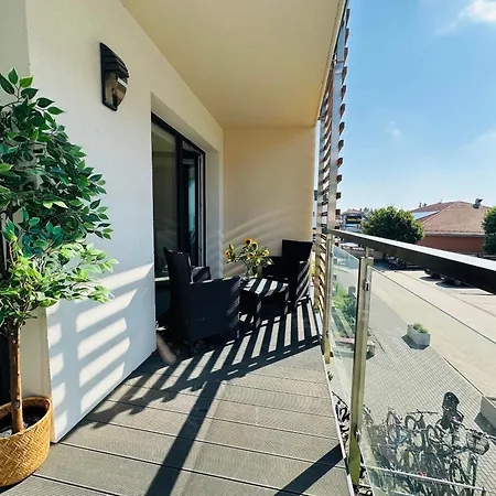 West コウォブジェク