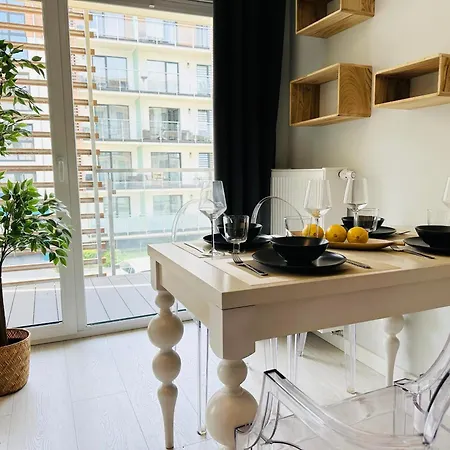 West コウォブジェク